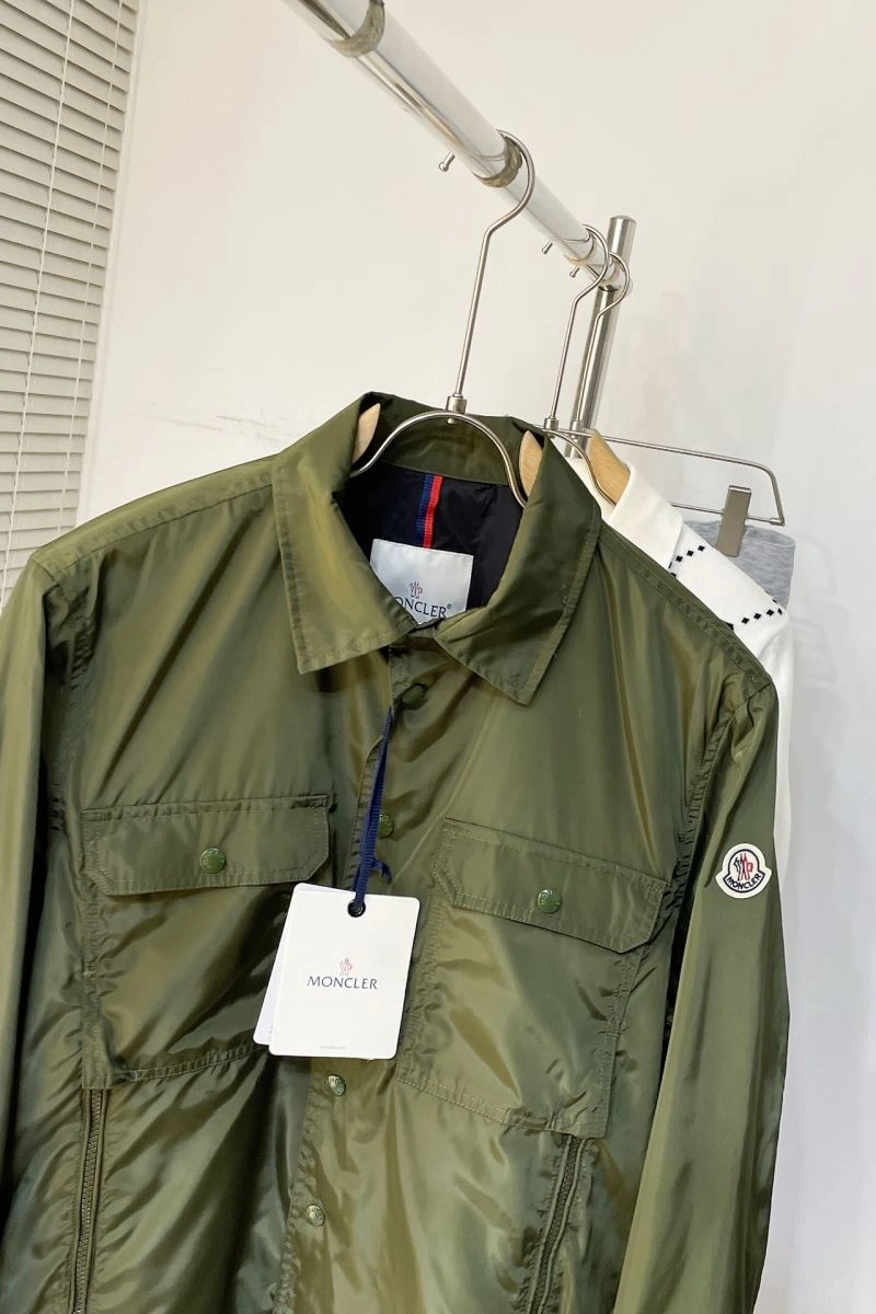 Compact Moncler Outwear 143486