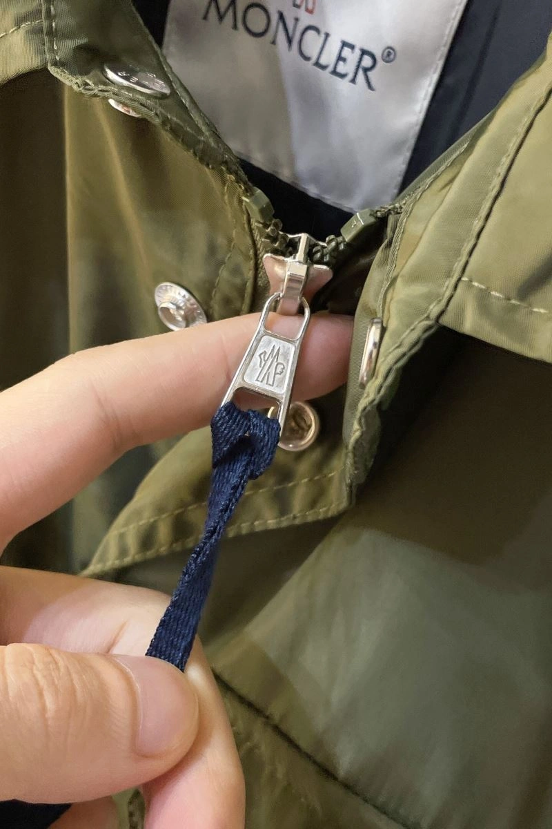 Compact Moncler Outwear 143486