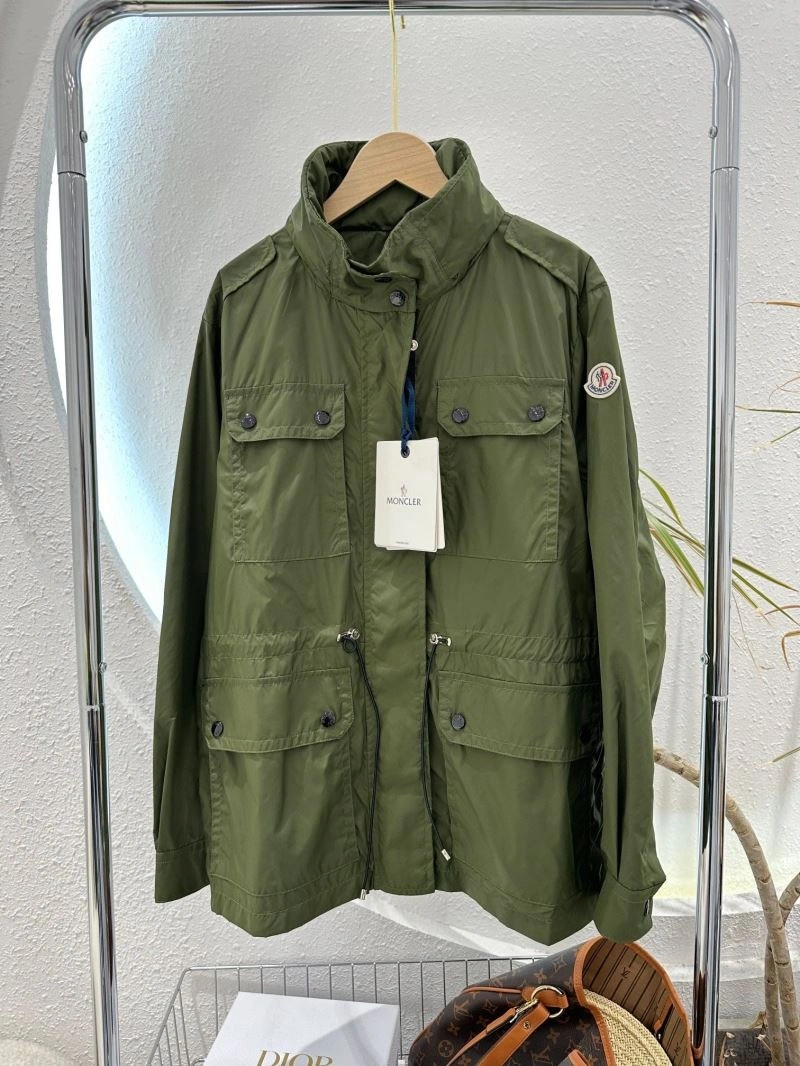 Moncler Outwear Chic 143480