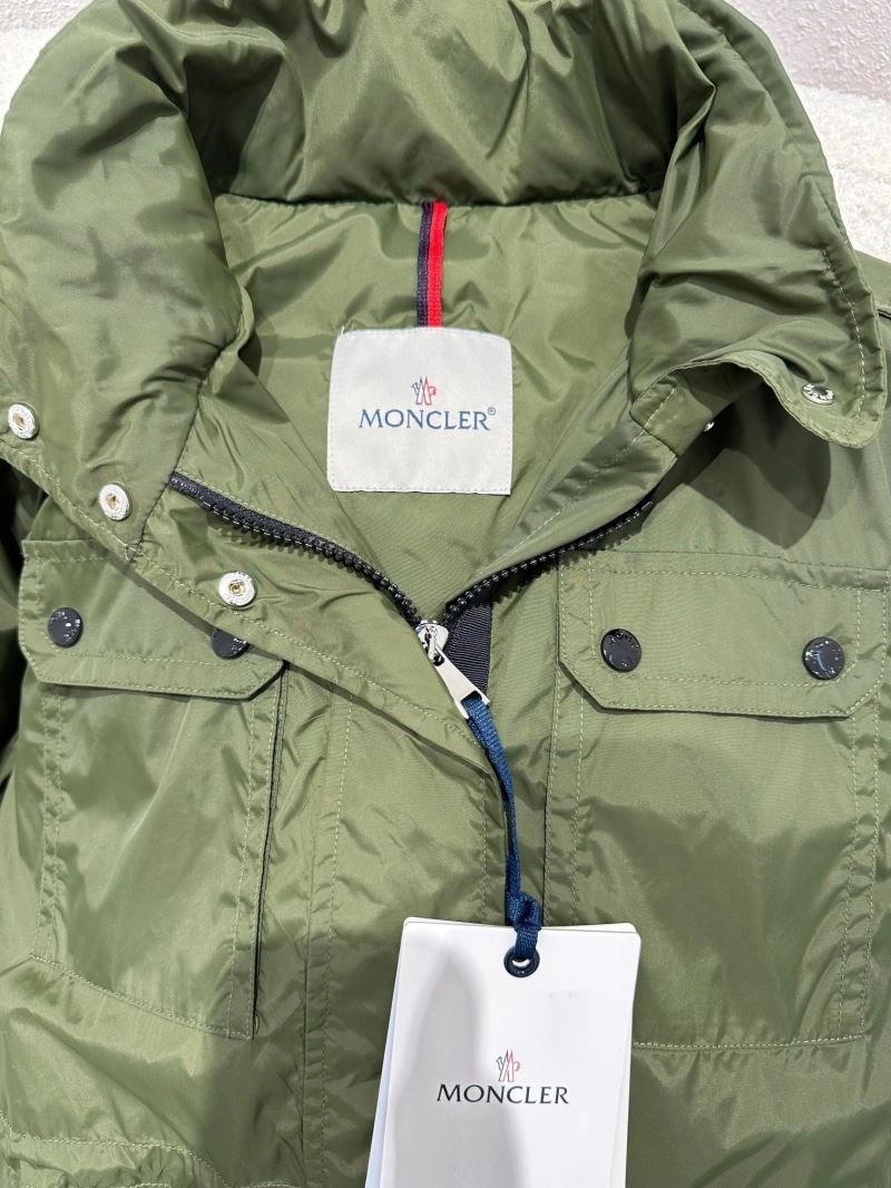 Moncler Outwear Chic 143480