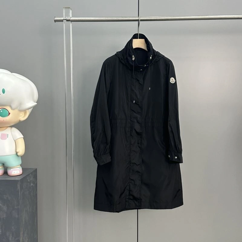 Moncler Outwear Sporty 143481