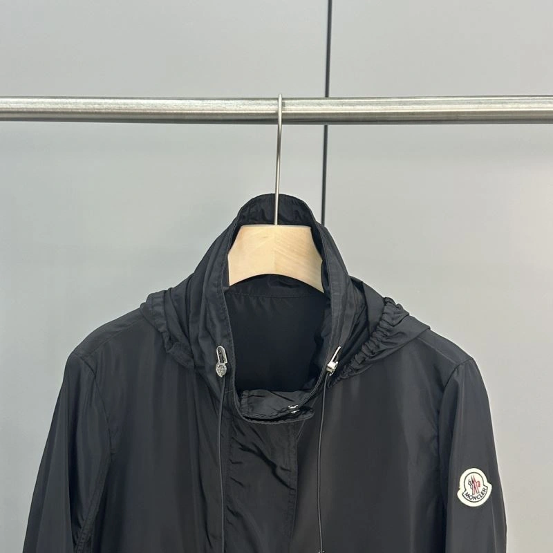 Moncler Outwear Sporty 143481