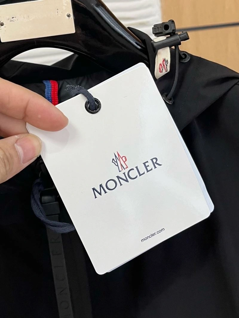Moncler Outwear SoftTouch 143453