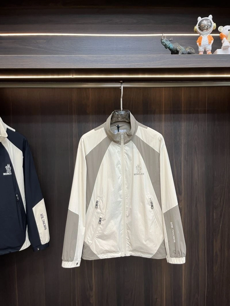 Moncler Outwear WeatherProof 143451