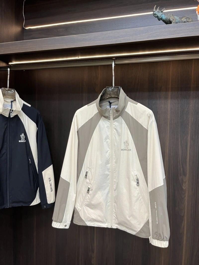 Moncler Outwear WeatherProof 143451