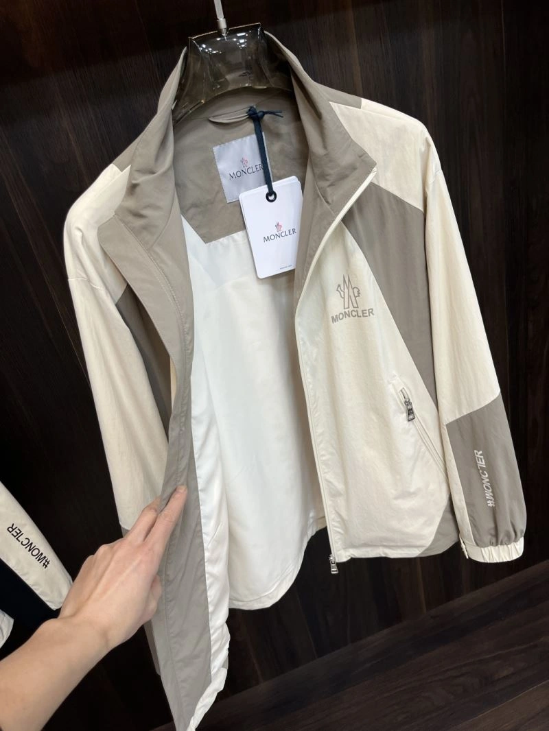 Moncler Outwear WeatherProof 143451