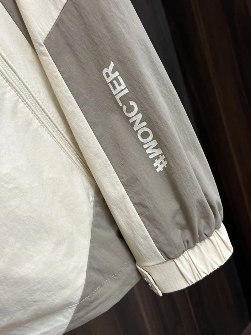 Moncler Outwear WeatherProof 143451