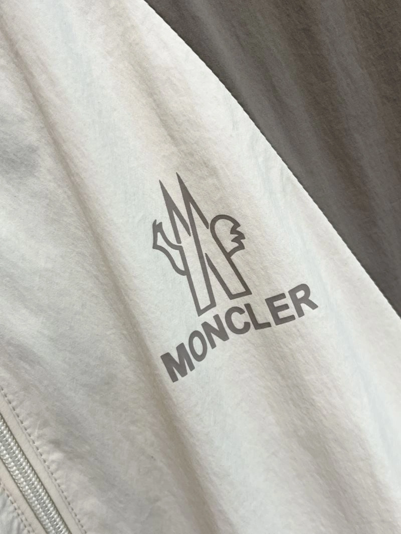Moncler Outwear WeatherProof 143451