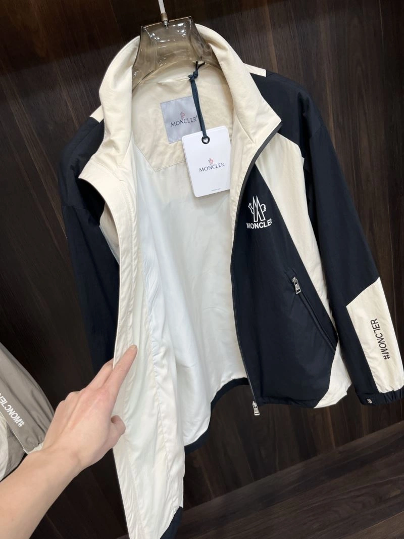 Moncler Outwear SportInspired 143462