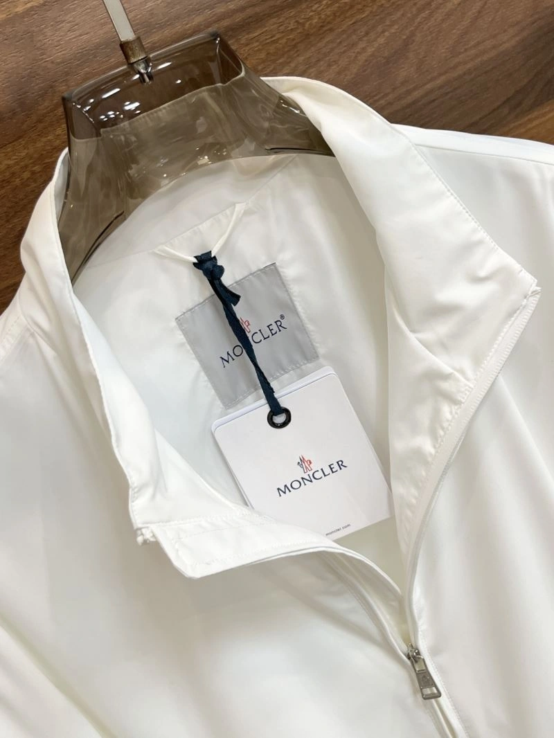 Practical Moncler Outwear 143469