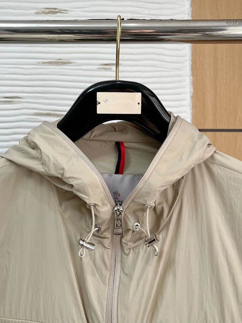 Moncler Outwear OnTrend 143455