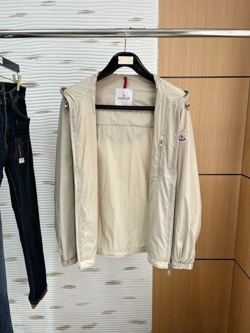 Moncler Outwear OnTrend 143455