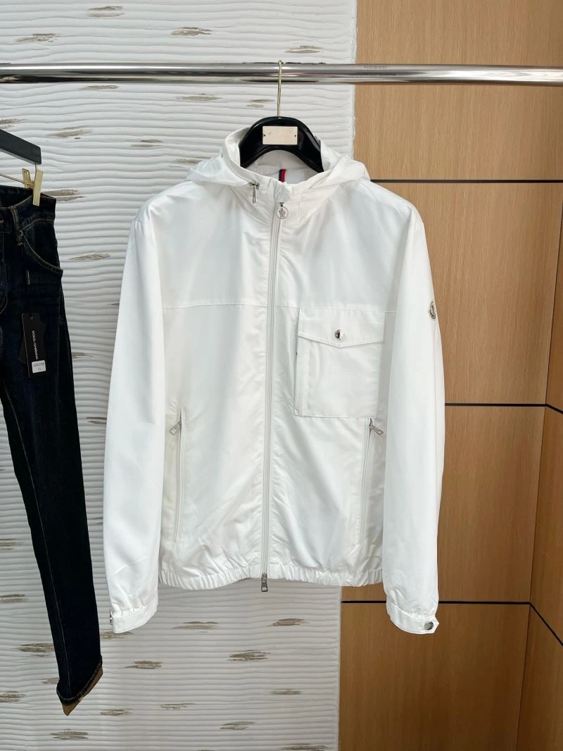 Resilient Moncler Outwear 143450