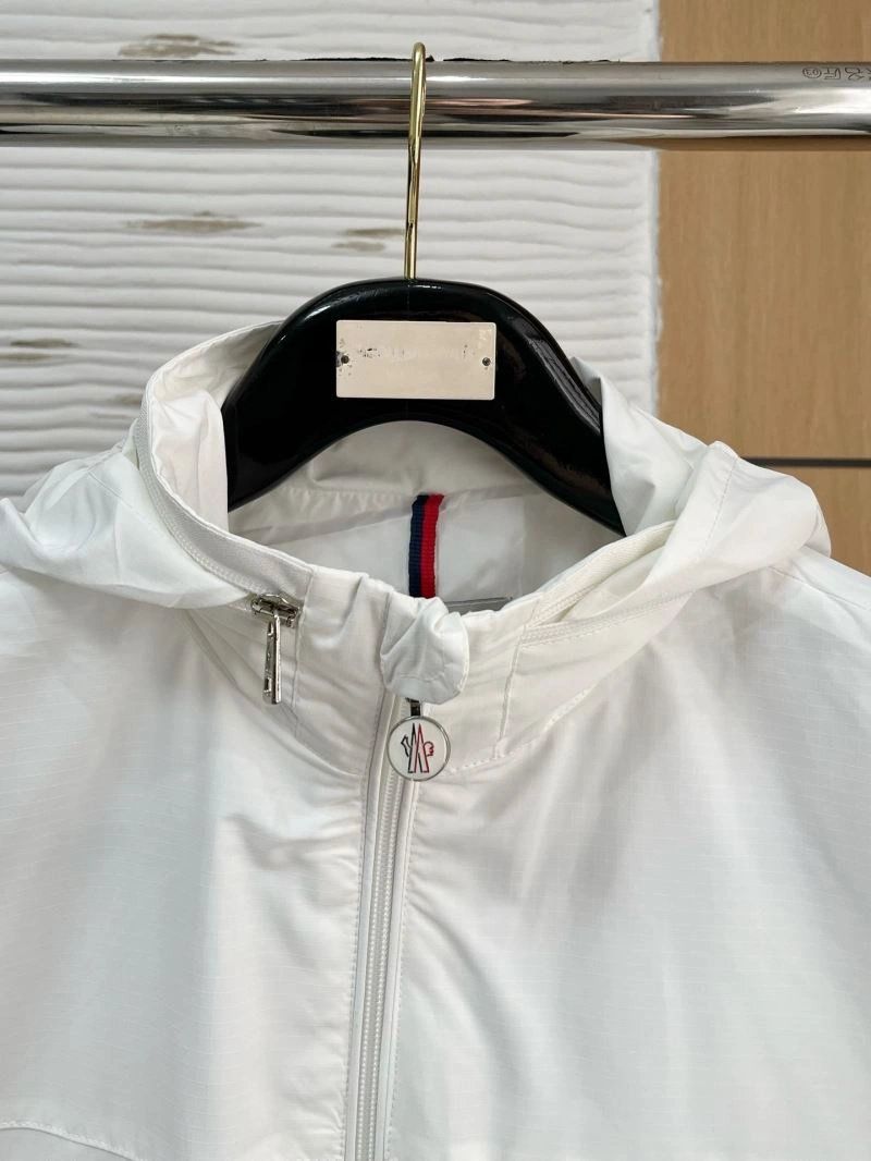 Resilient Moncler Outwear 143450