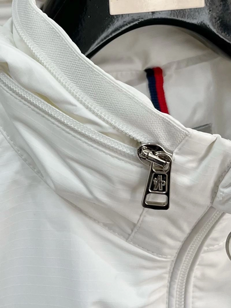 Resilient Moncler Outwear 143450