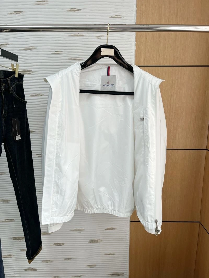 Resilient Moncler Outwear 143450