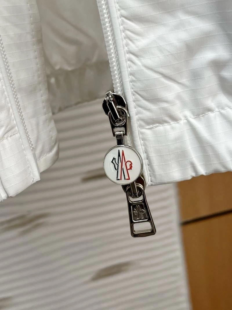 Resilient Moncler Outwear 143450