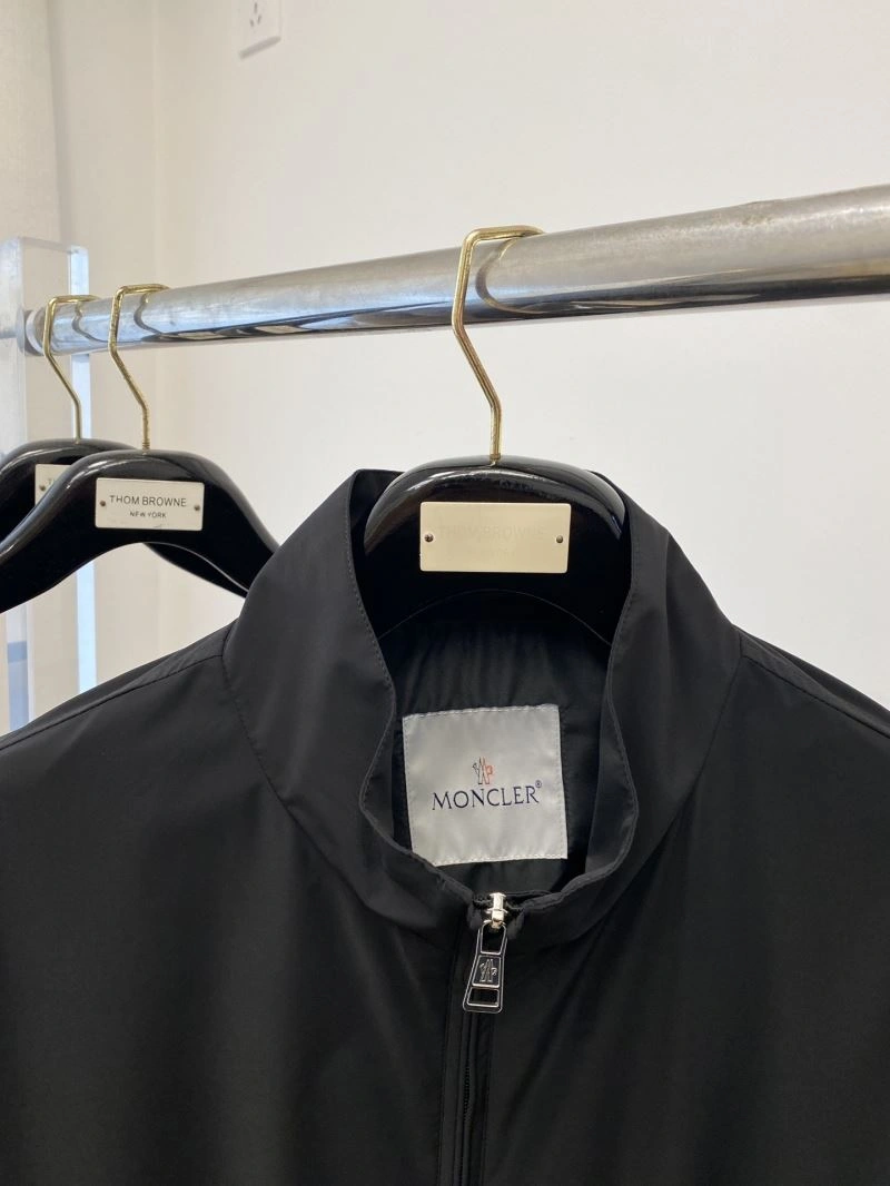 Moncler Outwear Trendsetting 143471