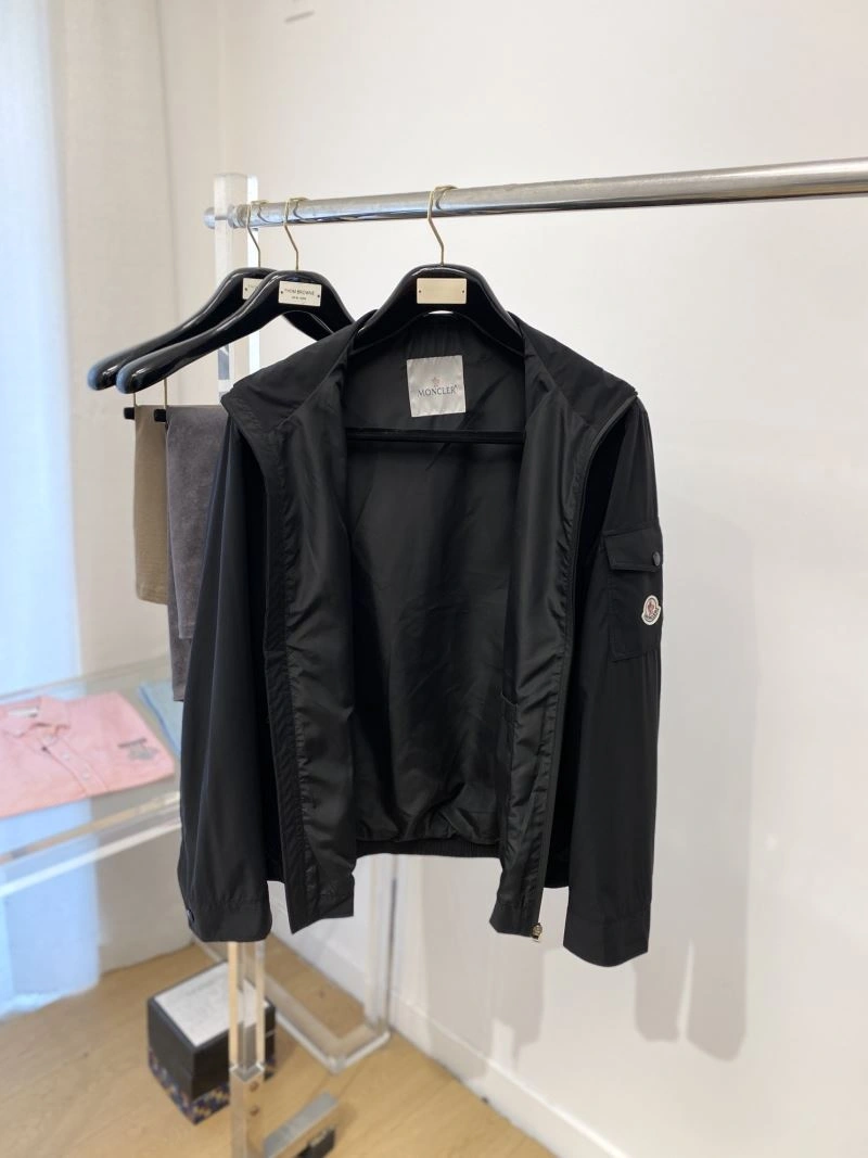 Moncler Outwear Trendsetting 143471