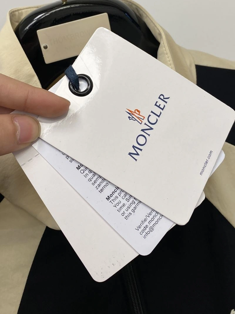 Moncler Outwear EasyMatch 143449