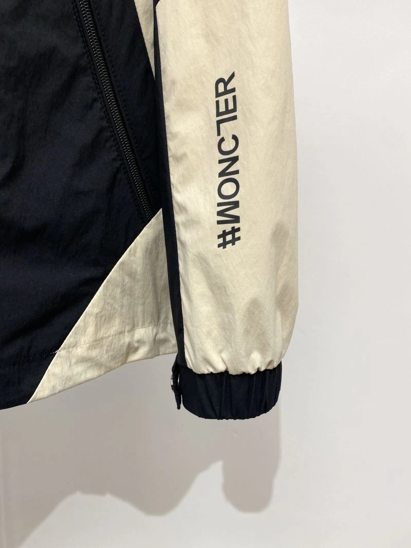 Moncler Outwear EasyMatch 143449