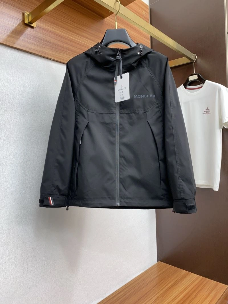 Compact Moncler Outwear 143447