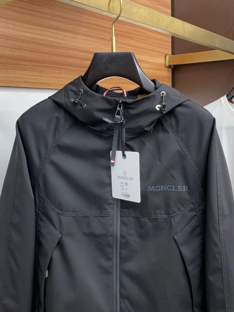 Compact Moncler Outwear 143447