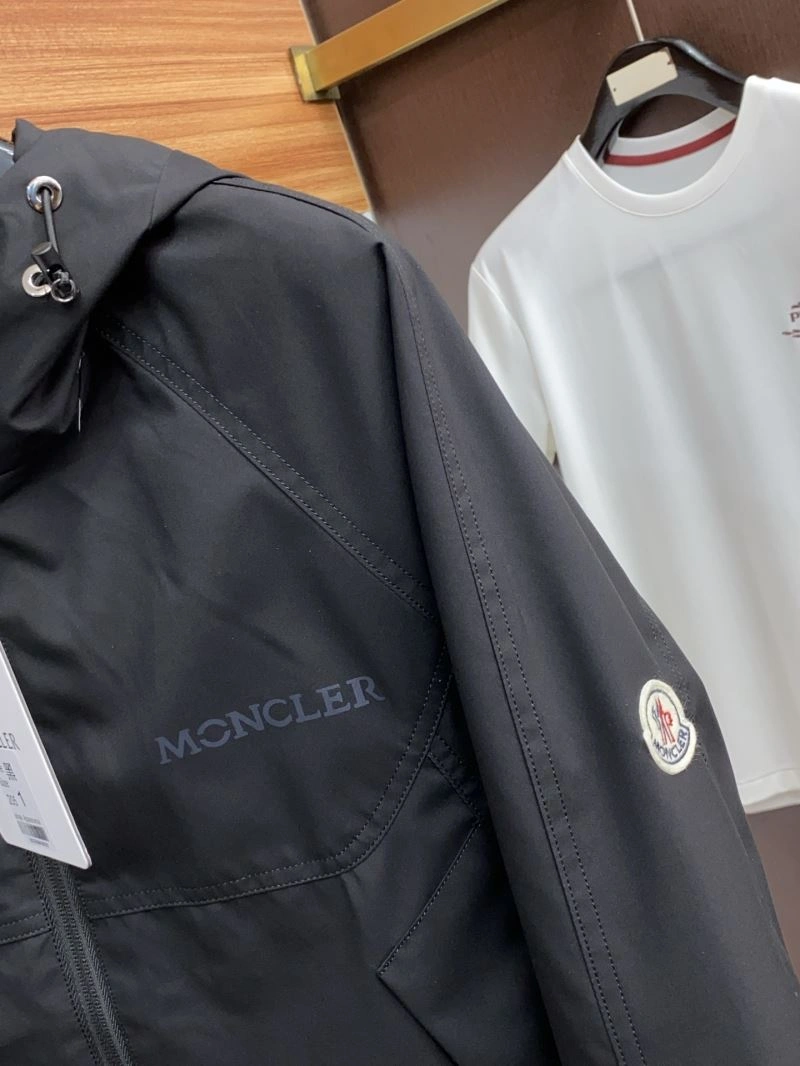 Compact Moncler Outwear 143447