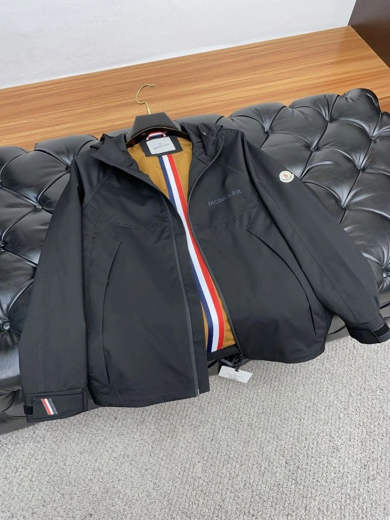 Compact Moncler Outwear 143447