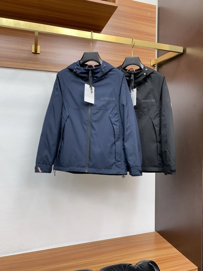 Compact Moncler Outwear 143447
