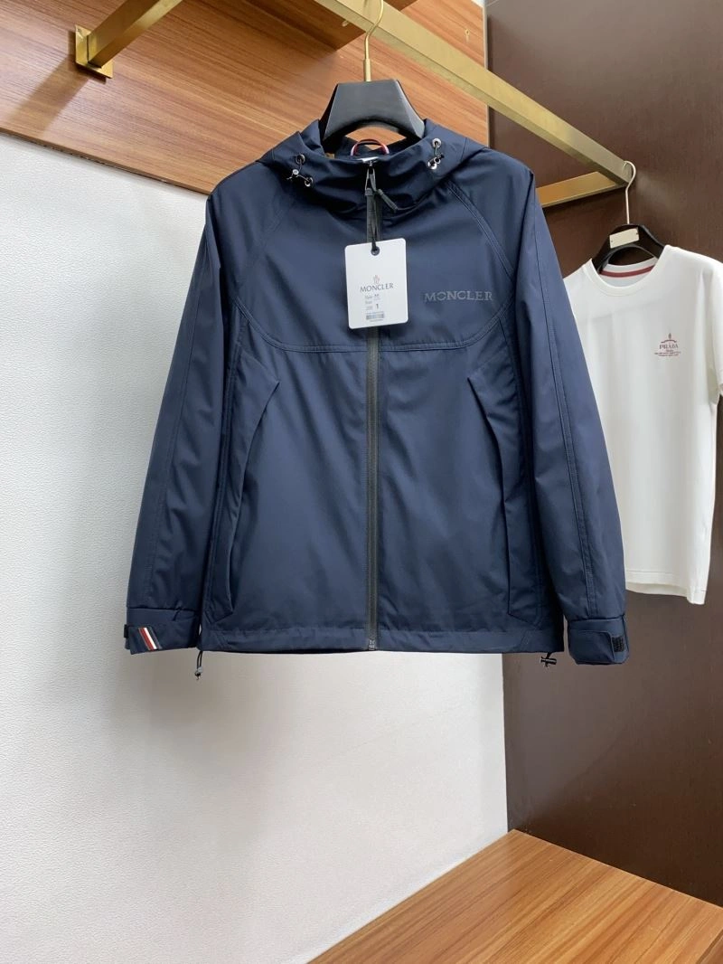 Moncler Outwear OnTrend 143445