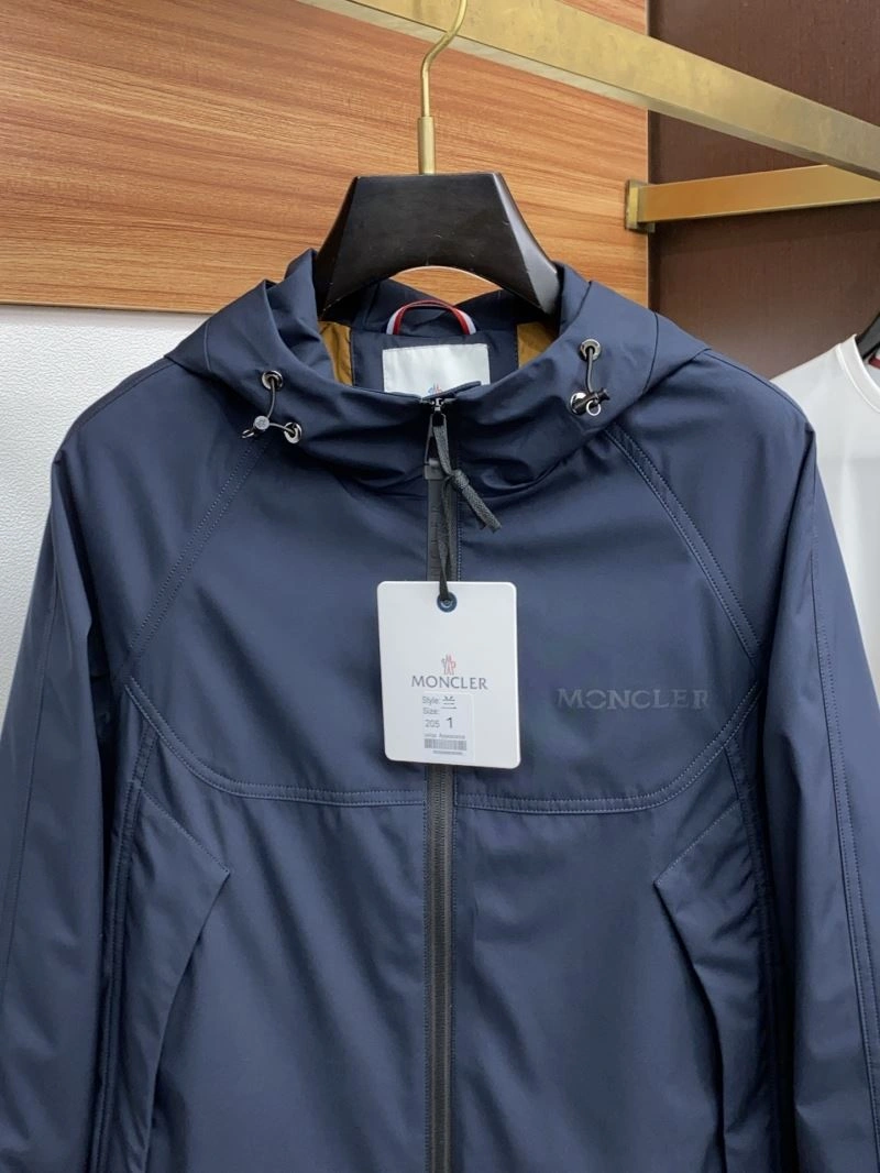 Moncler Outwear OnTrend 143445