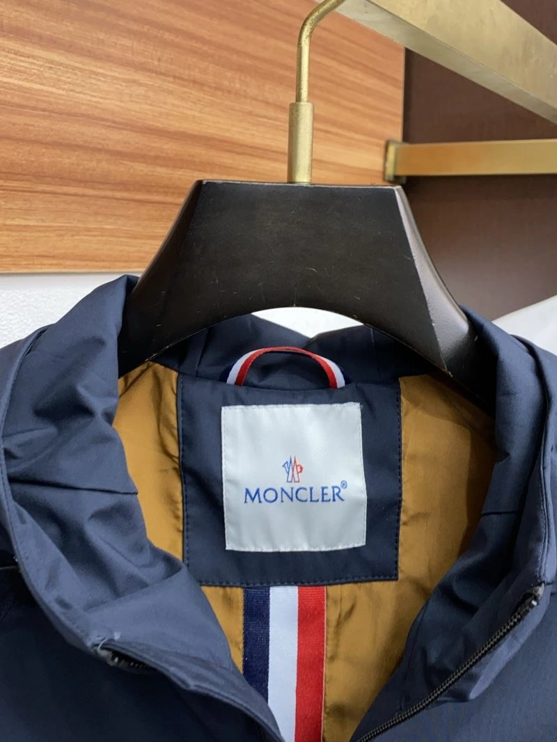 Moncler Outwear OnTrend 143445
