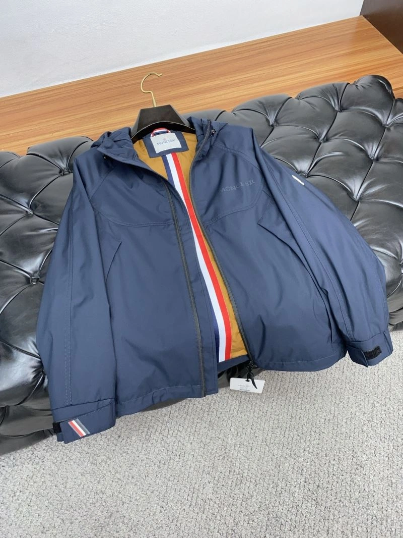 Moncler Outwear OnTrend 143445