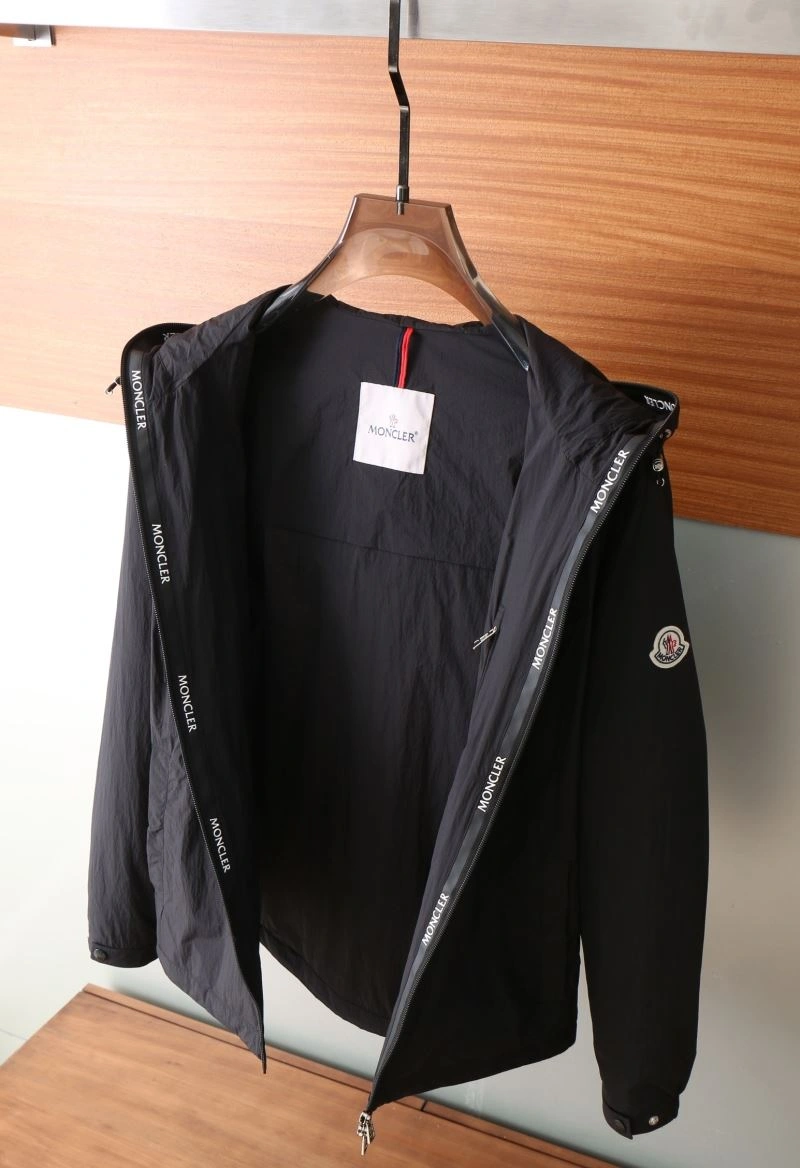 Soft Moncler Outwear 143439