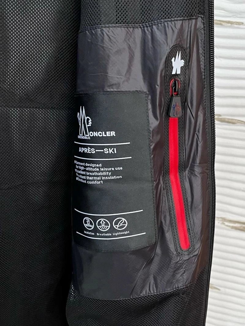 ComfortFit Moncler Outwear 143440