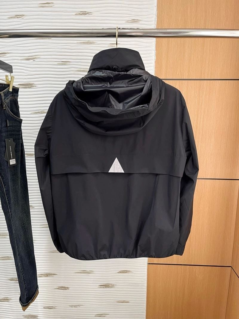 ComfortFit Moncler Outwear 143440