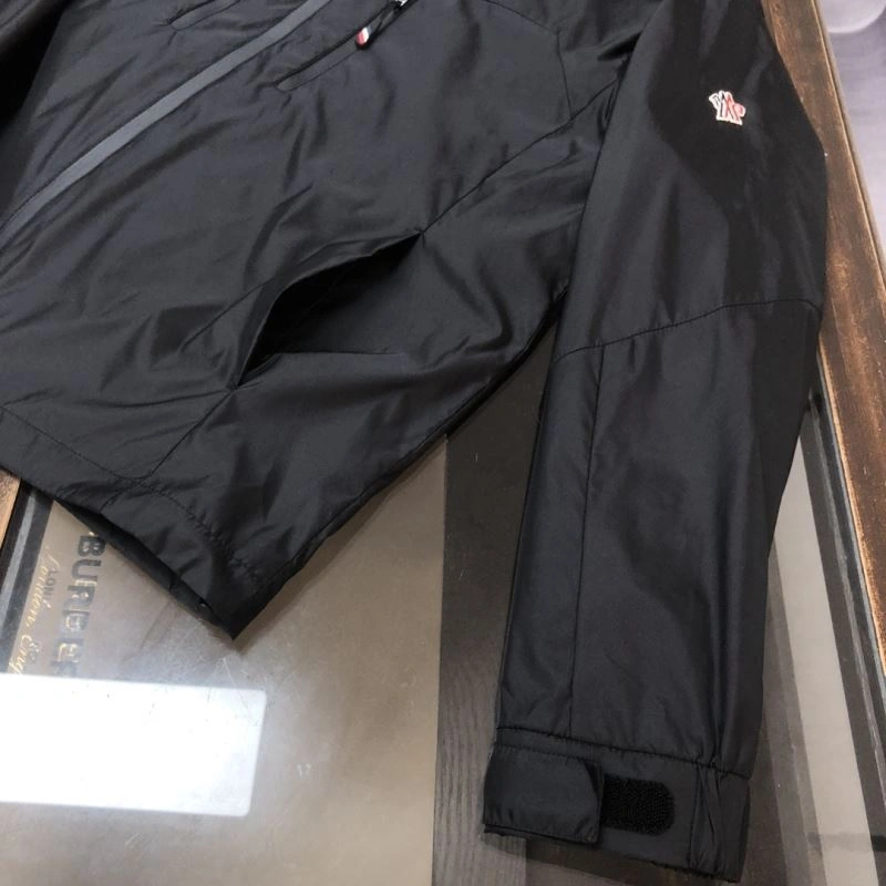 Moncler Outwear Effortless 143438