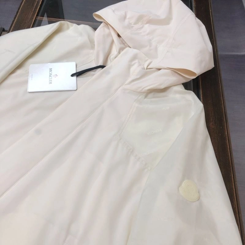 Moncler Outwear Trendsetting 143430