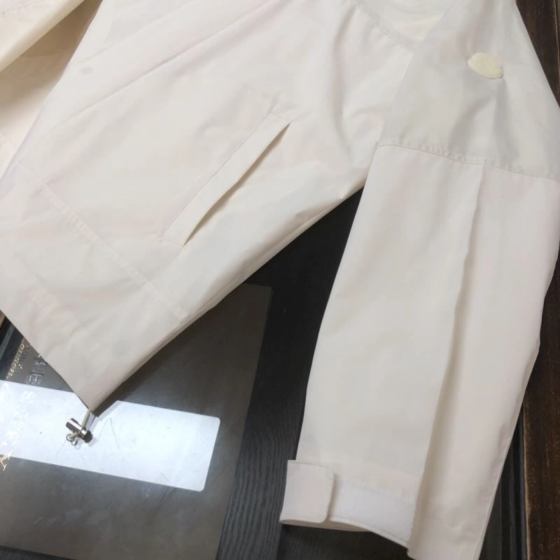 Moncler Outwear Trendsetting 143430