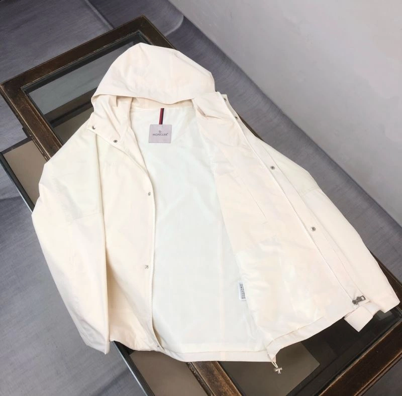 Moncler Outwear Trendsetting 143430
