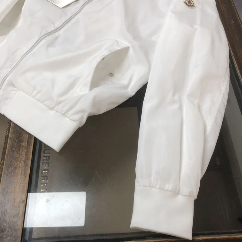 Moncler Outwear ZipUp 143407