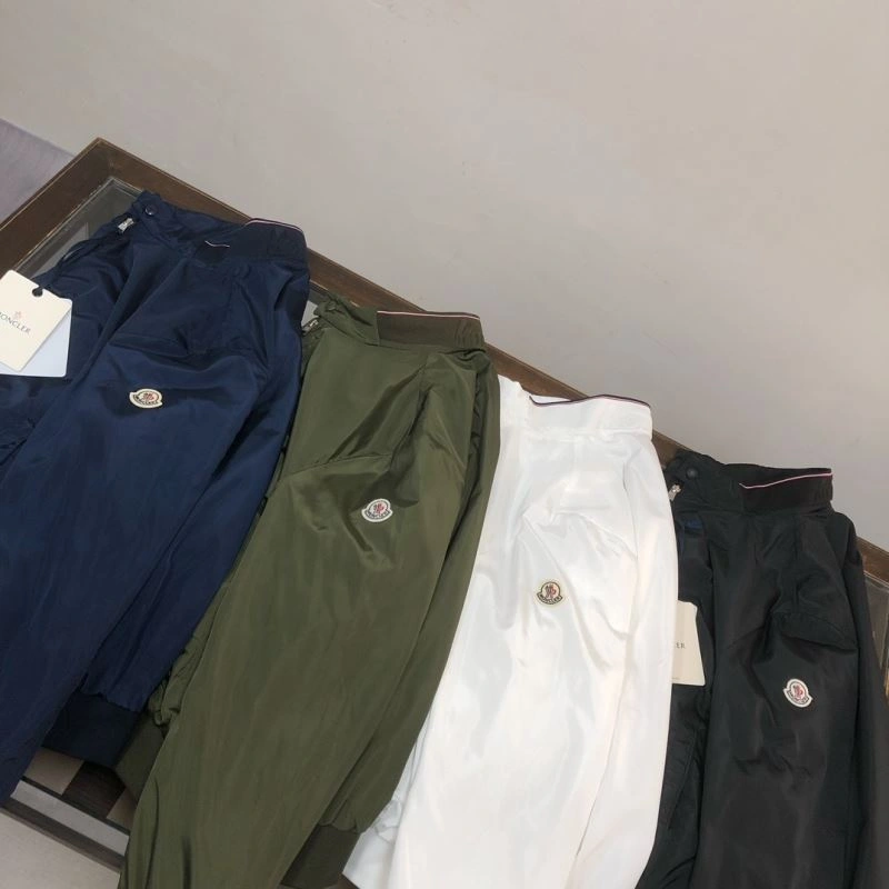 Resilient Moncler Outwear 143418