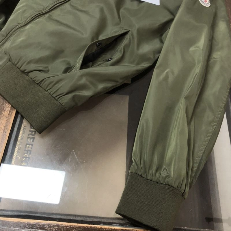 Resilient Moncler Outwear 143418