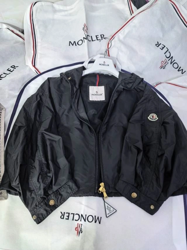 Moncler Outwear Modern 143412