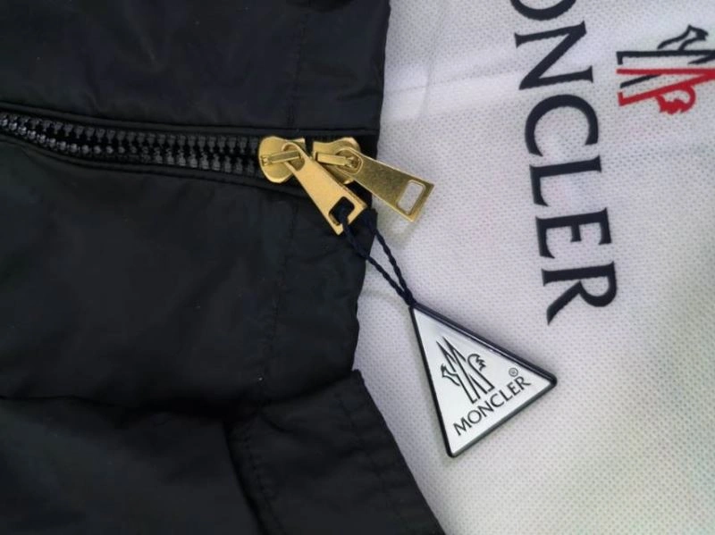 Moncler Outwear Modern 143412