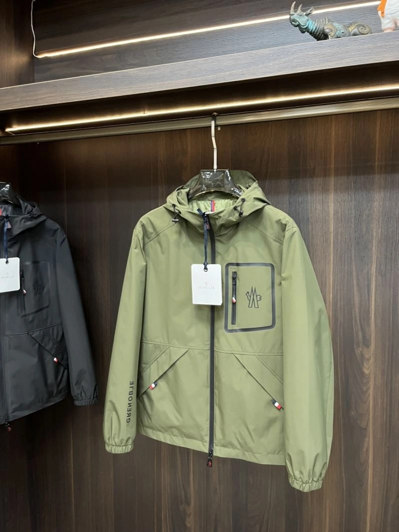 Flexible Moncler Outwear 143432