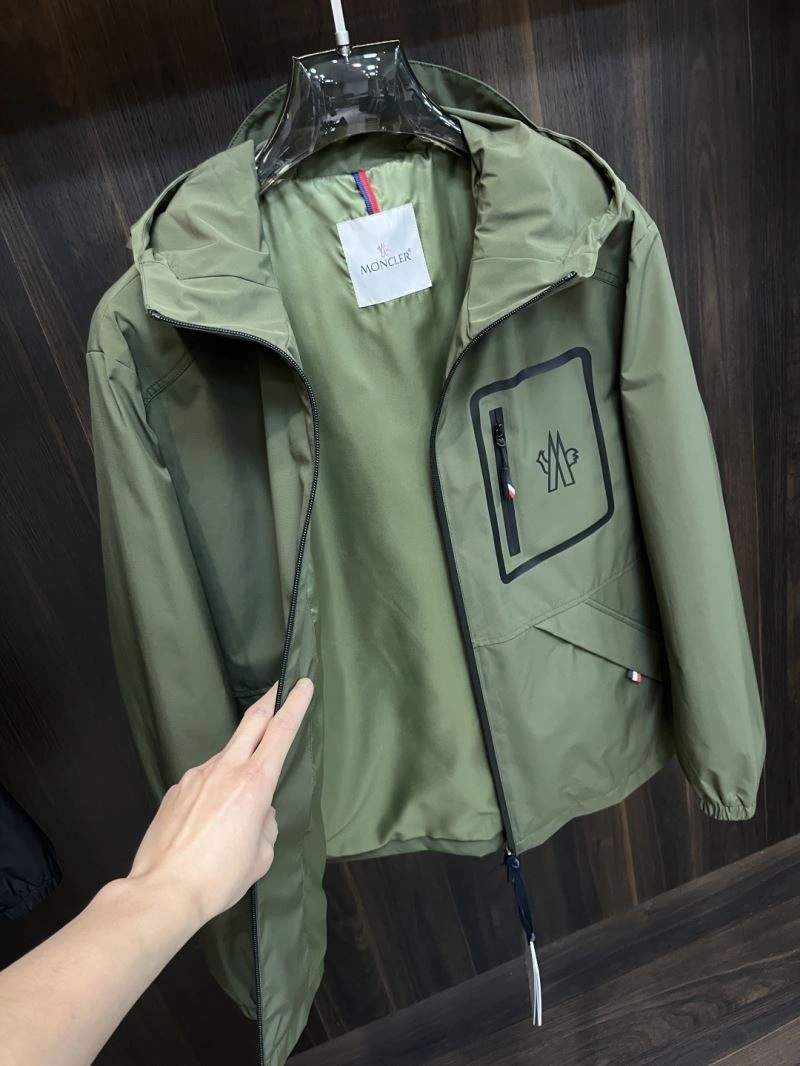 Flexible Moncler Outwear 143432