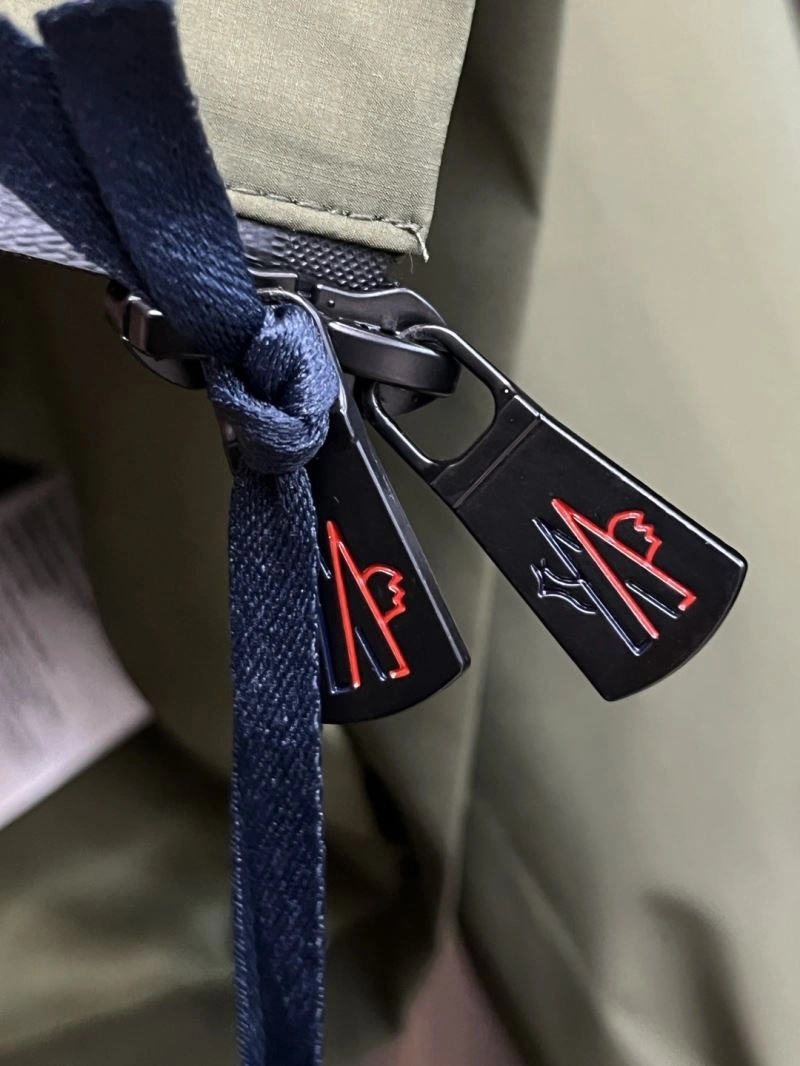 Flexible Moncler Outwear 143432