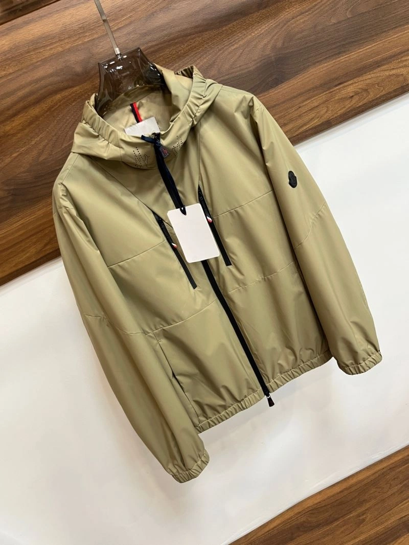 Moncler Outwear TimelessDesign 143441